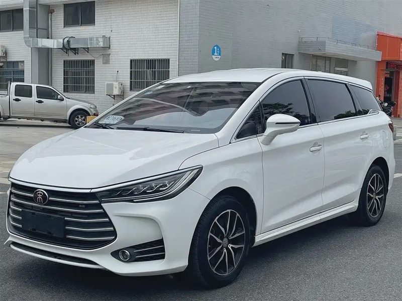 BYD MAX