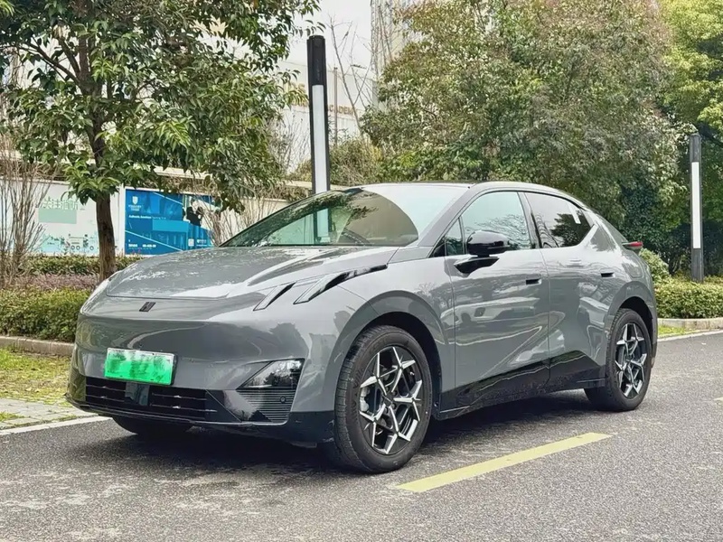 Lynk & Co Z20
