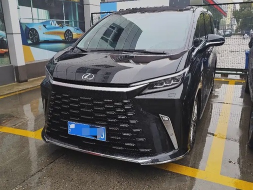 Lexus LM 2025