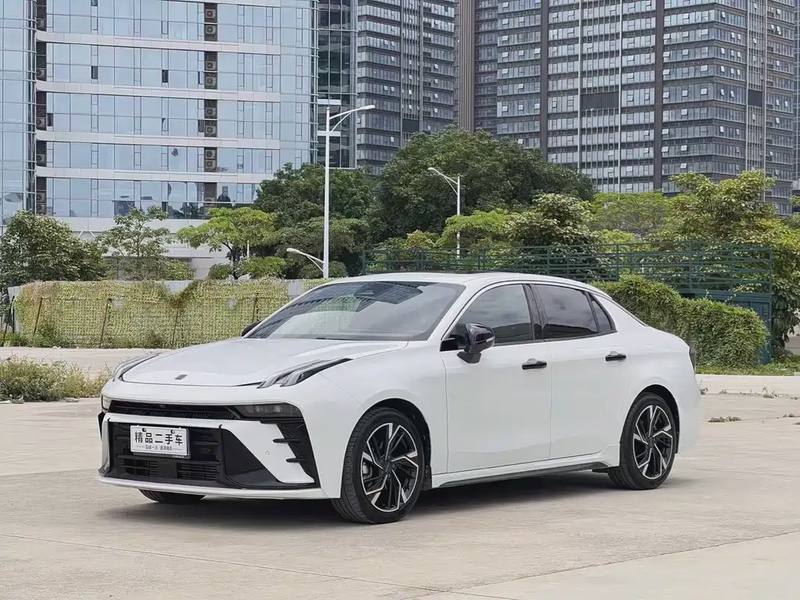 Lynk & Co 03