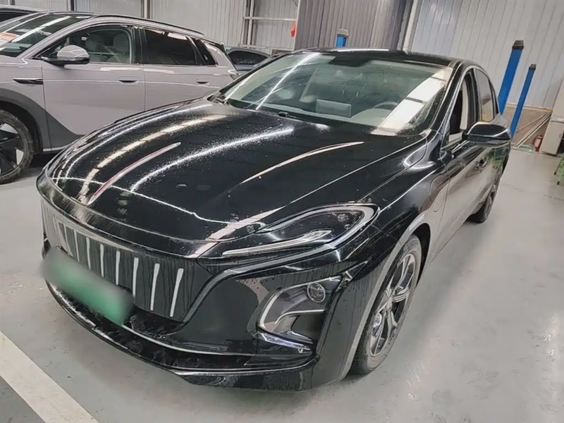 Hongqi E-QM5