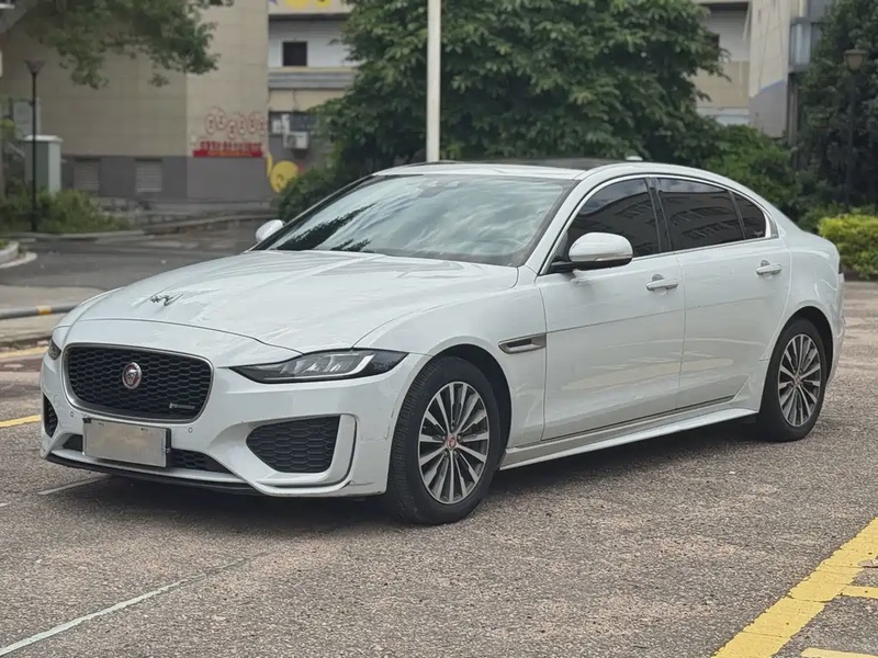 Jaguar XE