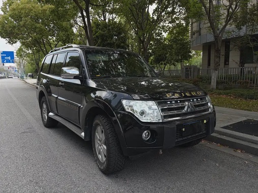 Mitsubishi Pajero 2010