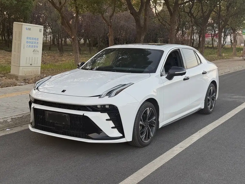 Lynk & Co 03