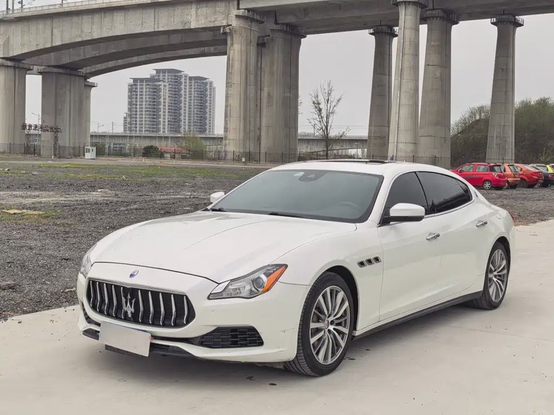 Maserati Quattroporte