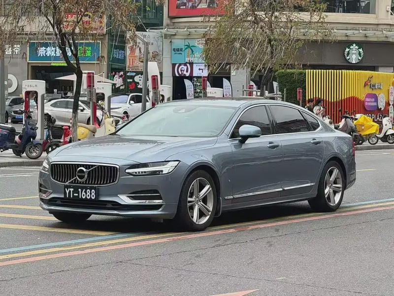 Volvo S90