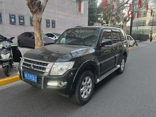 Mitsubishi Pajero 2018