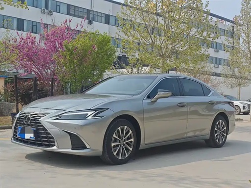 Lexus ES 2025