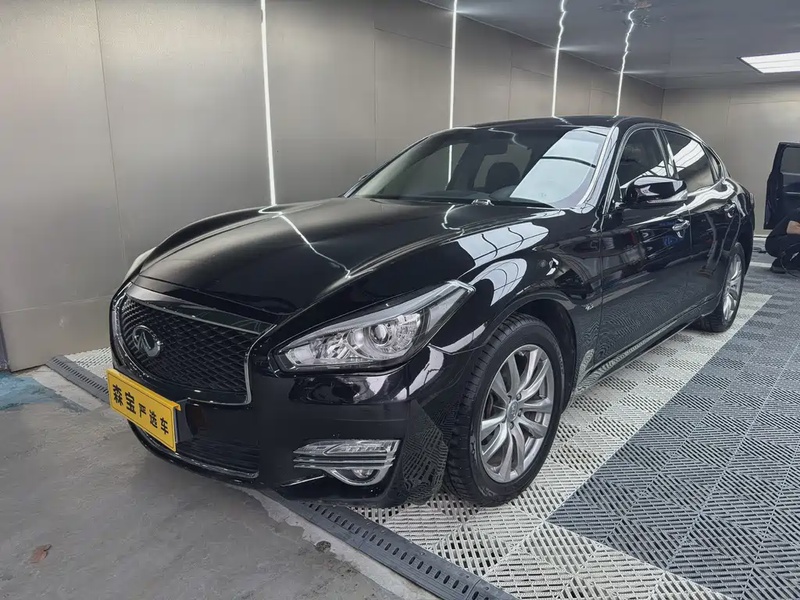 Infiniti Q70