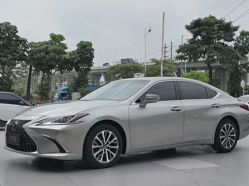 Lexus ES 2022