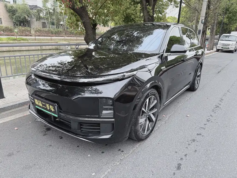 Li Auto L8