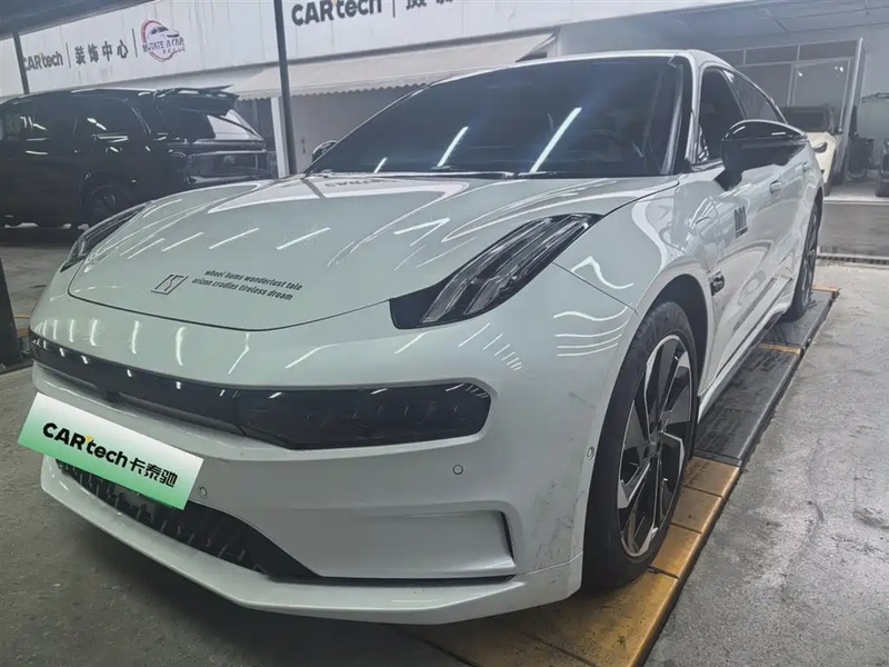 Zeekr 001