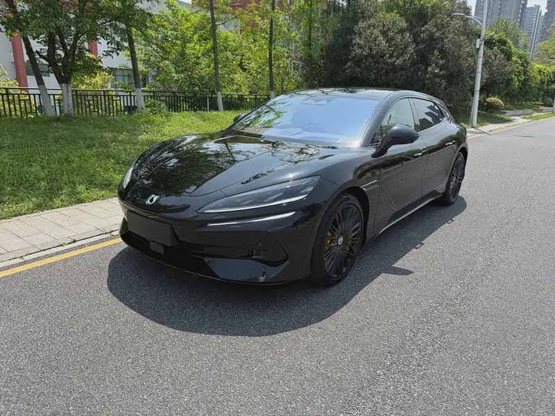 Denza Z9GT