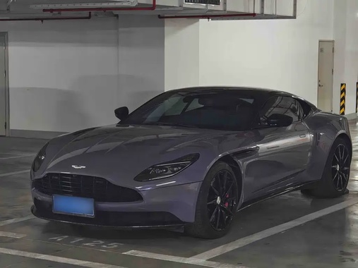 Aston Martin DB11 2021