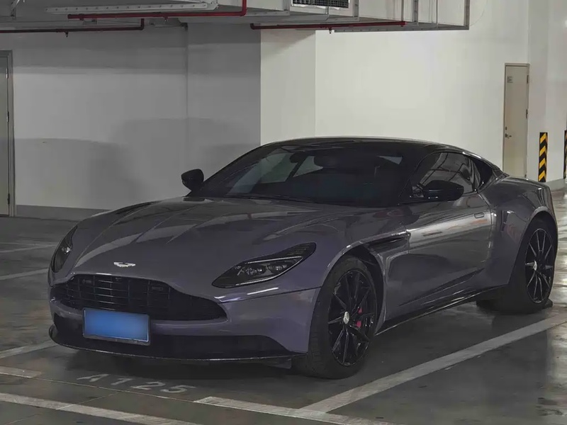 Aston Martin DB11