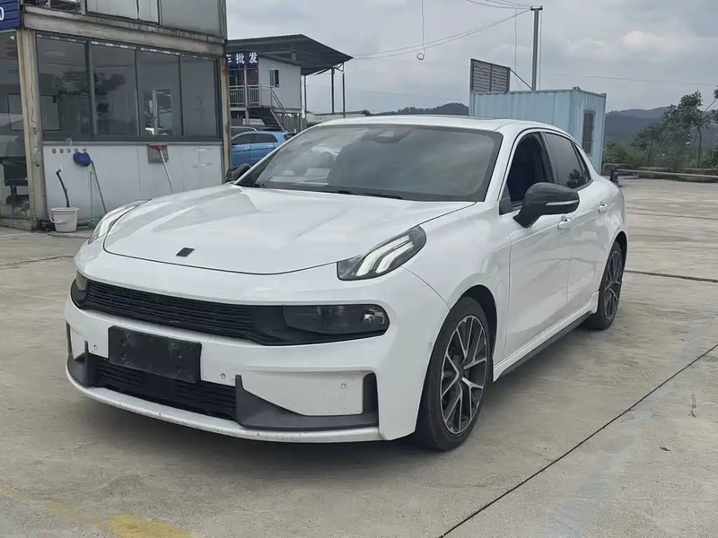 Lynk & Co 03