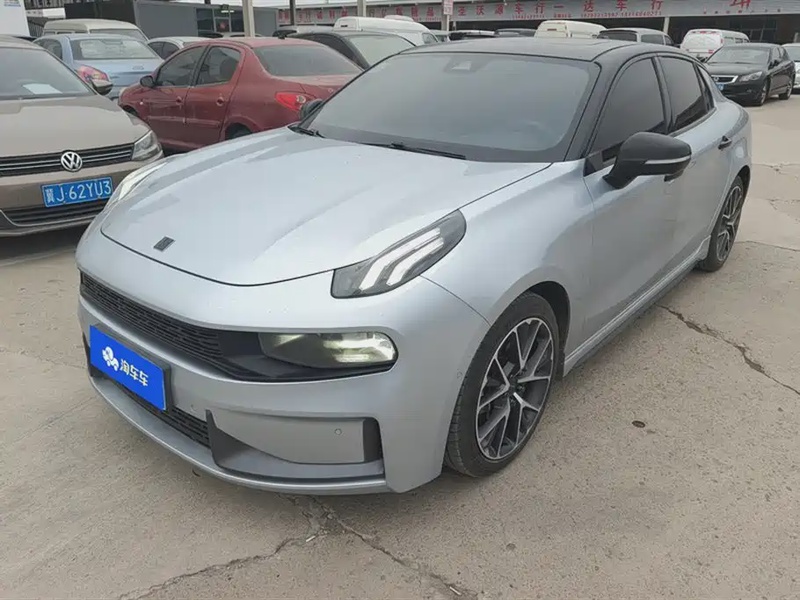 Lynk & Co 03