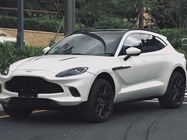 Aston Martin DBX 2021