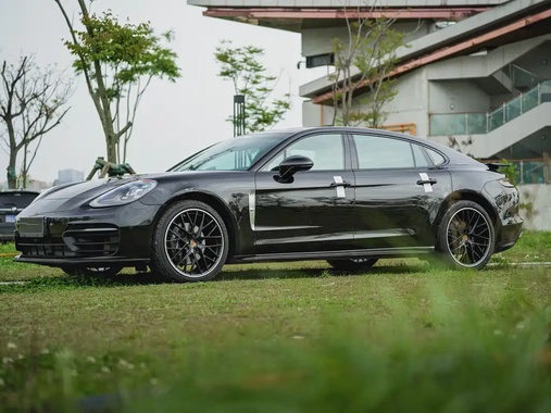 Porsche Panamera 2021