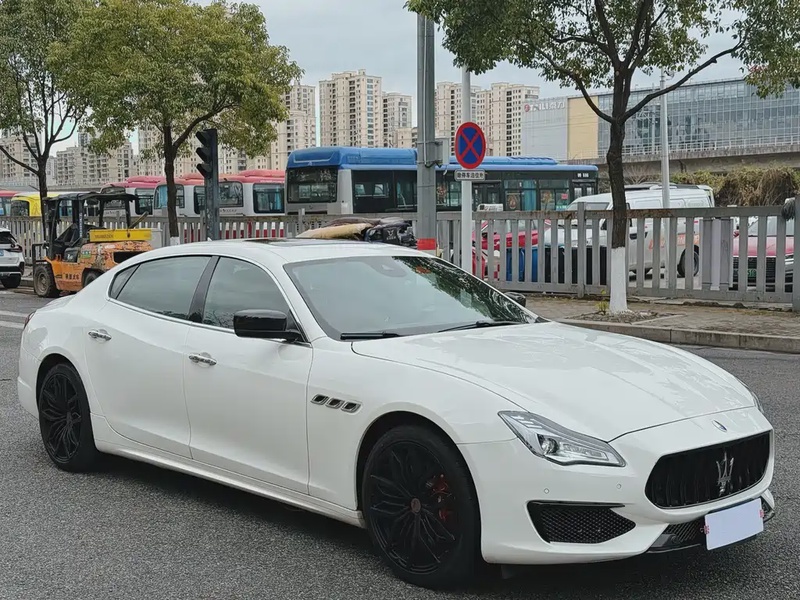 Maserati Quattroporte