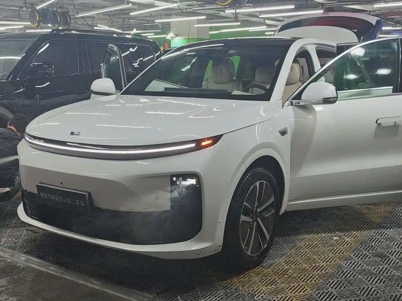 Li Auto L6