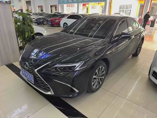Lexus ES 2025