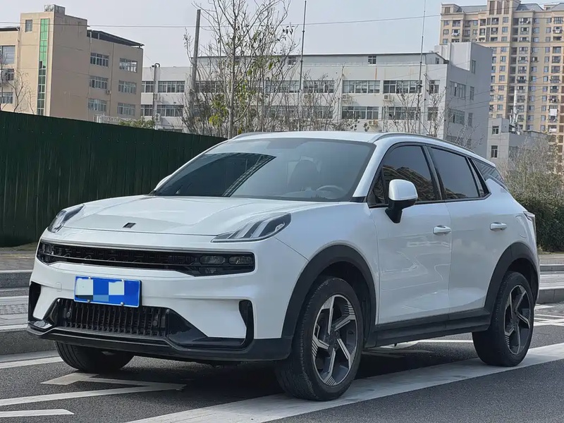 Lynk & Co 06