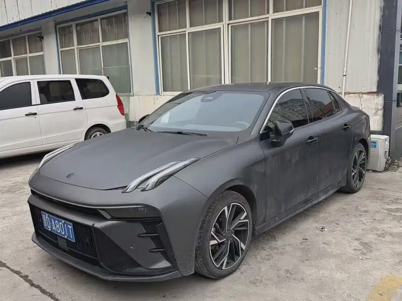 Lynk & Co 03