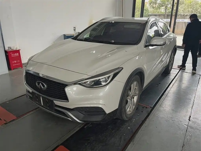 Infiniti QX30