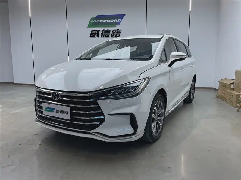 BYD MAX