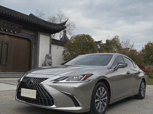 Lexus ES 2022