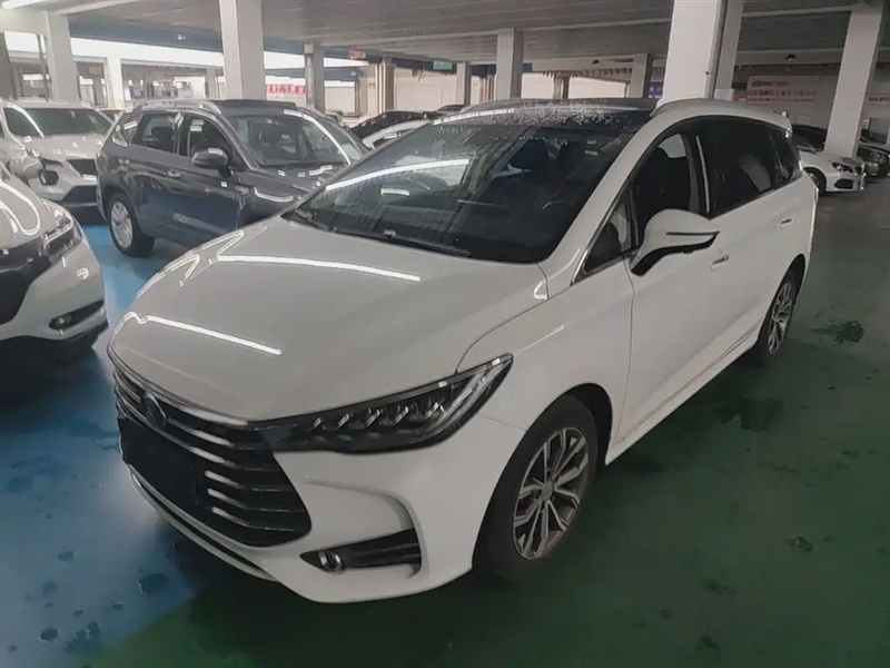 BYD MAX