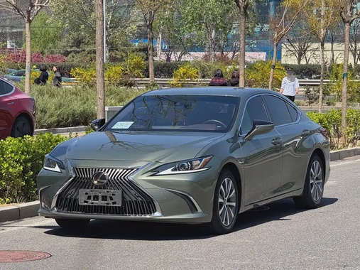 Lexus ES 2019