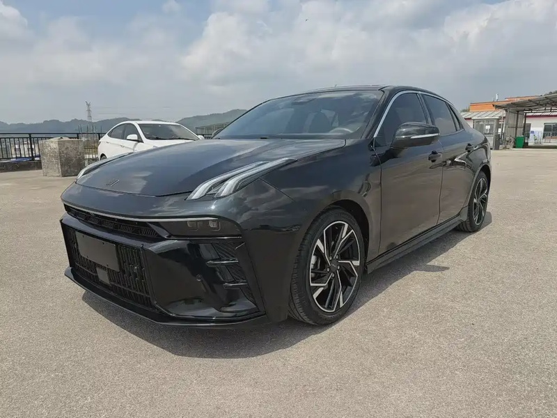 Lynk & Co 03