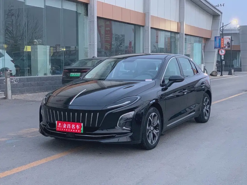 Hongqi E-QM5