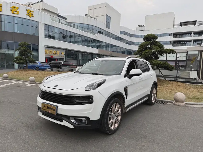 Lynk & Co 01