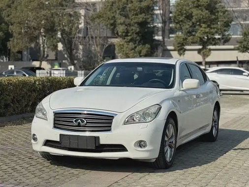 Infiniti Q70 2014