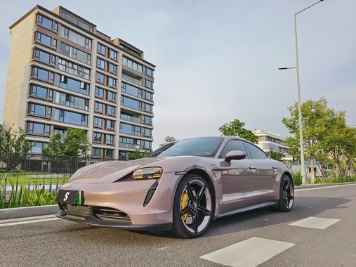 Porsche Taycan 2022