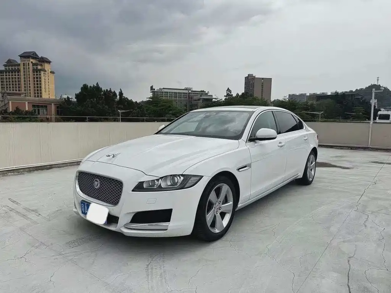 Jaguar XF