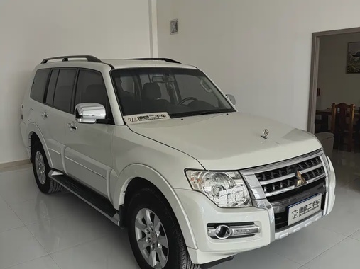 Mitsubishi Pajero 2020