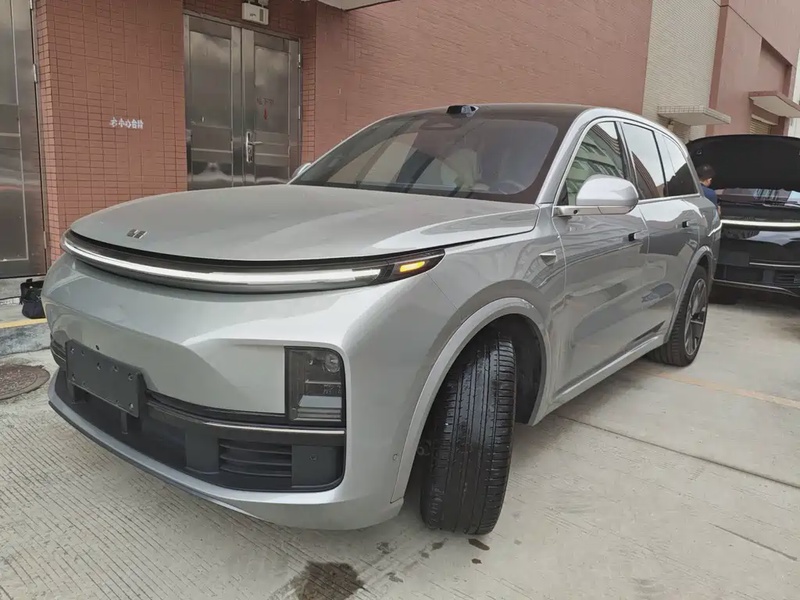 Li Auto L8