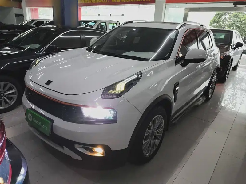 Lynk & Co 01