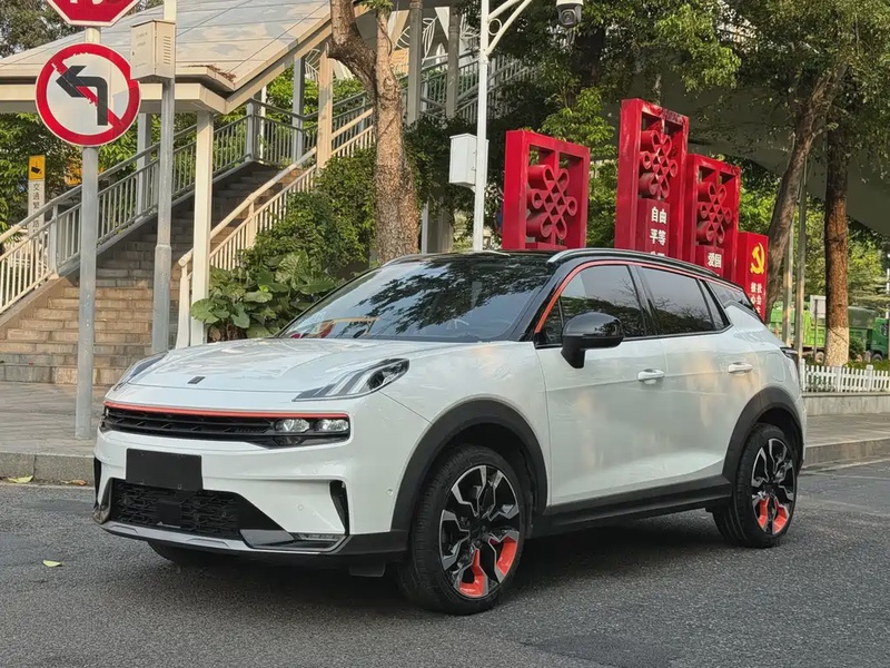 Lynk & Co 06