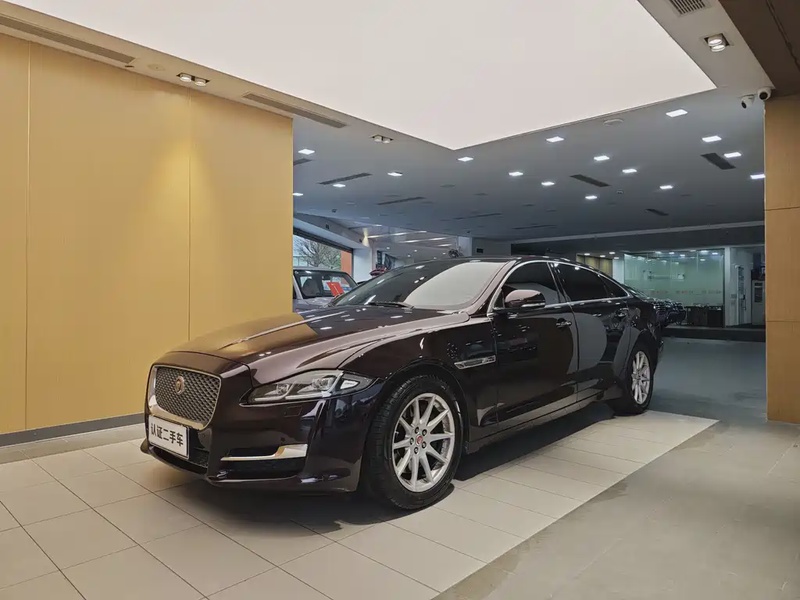 Jaguar XJ