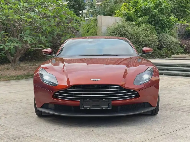 Aston Martin DB11