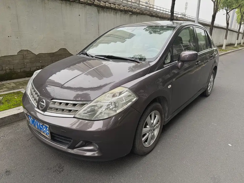 Nissan Tiida