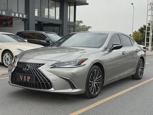 Lexus ES 2024