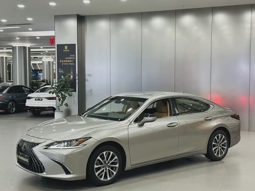 Lexus ES 2024