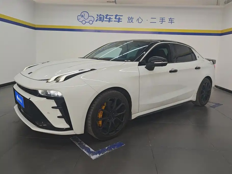 Lynk & Co 03