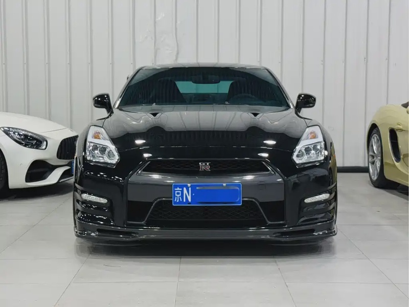 Nissan GT-R